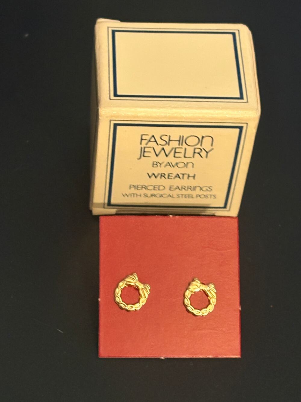 Vintage Avon Gold Tone Wreath Pierced Earrings NIB NOS